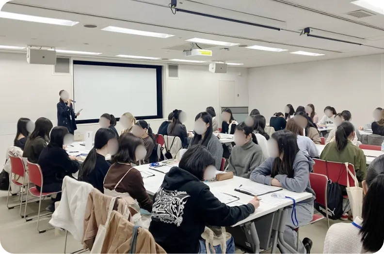 女子大学生との座談会の様子1