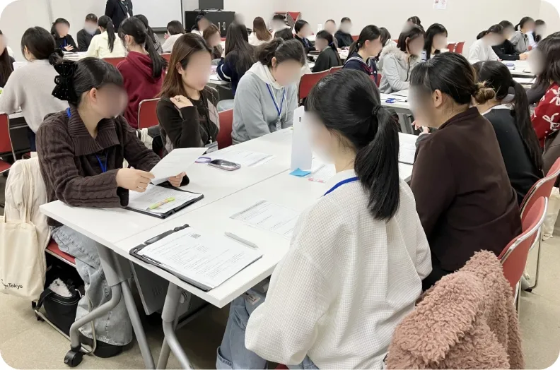 女子大学生との座談会の様子2