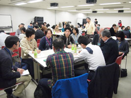 テーマ別に分かれての対話会