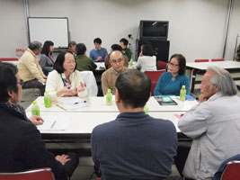 テーマ別に分かれての対話会