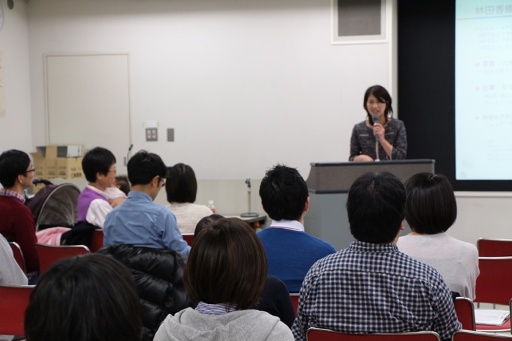 講演中の写真