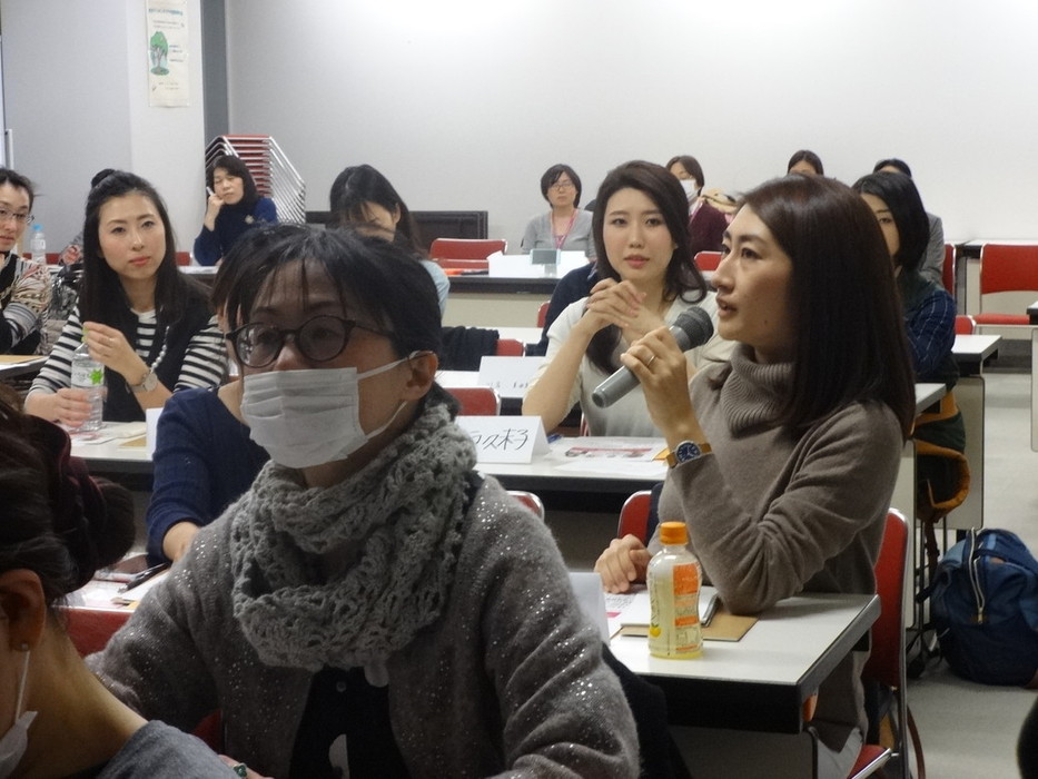 講演中の写真