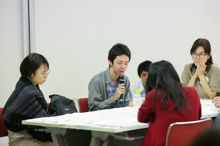 感想をシェア、各々代表の方に発表