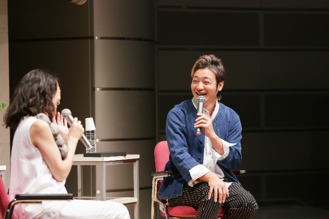 タレントのつるの剛士さんと天野ひかりさんとのトークショー